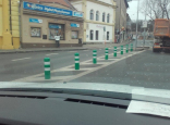 dělící sloupky v ulici S.K.Neumana