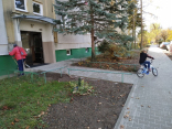 Opravy chodníků v lokalitě Loběček nadále pokračují